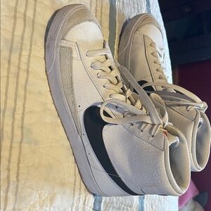 Nike White and Black Leather Sneakers